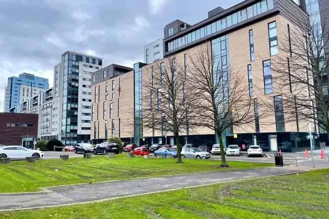 Luxury 1-Bedroom Apartment Glasgow Harbour Panoramic Views