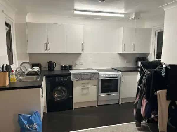 Spacious 1 Bedroom Flat Good Size Kitchen and Bathroom
