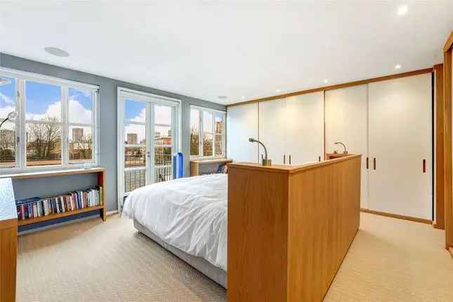 Flat to rent in Battersea High Street, London SW11