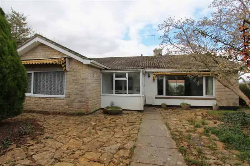 3 Bedroom Detached Bungalow For Sale