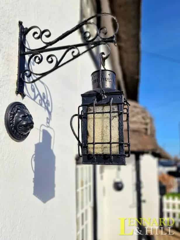 2 Bed House for Sale with Garden and Garage