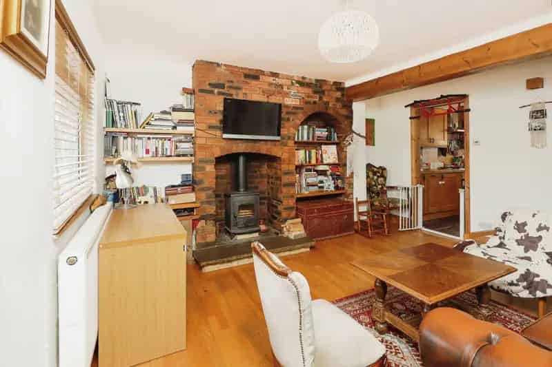 End Terrace House Garage No Chain Popular Village Location