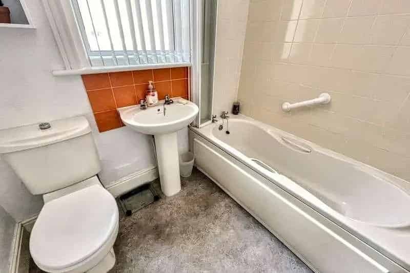 5 Bed Detached House For Sale
