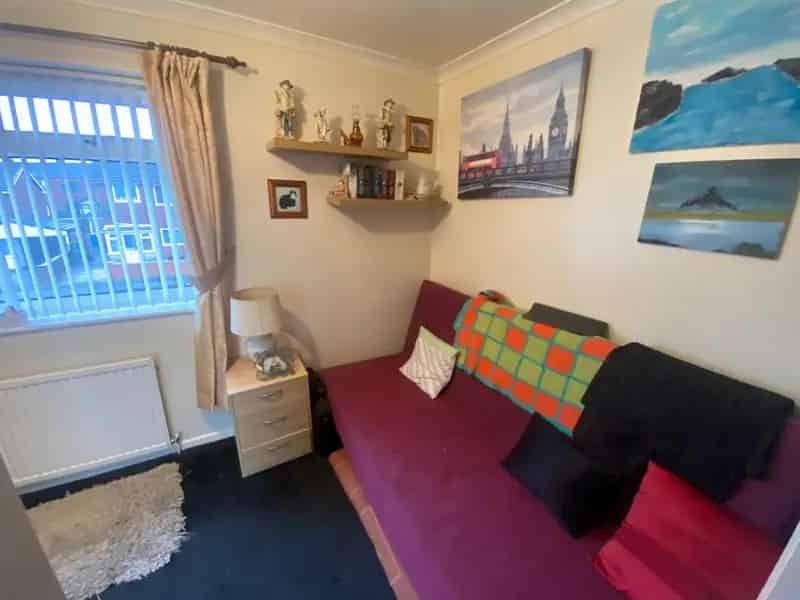 2 bed house for sale