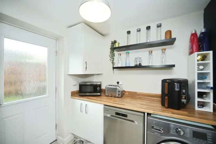 4 Bed Detached House with Garage and Garden