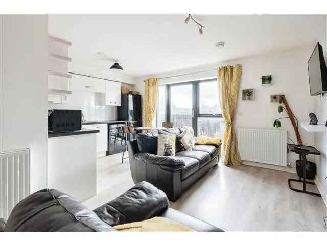 1 Bedroom Flat for Sale - Ground Floor with Patio