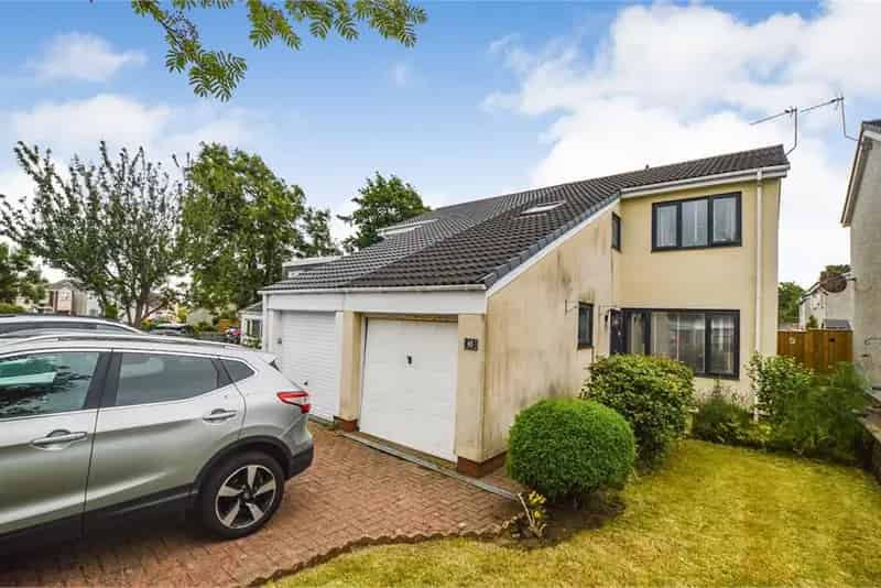 3 Bed Semi Detached House with 2 Reception Rooms and Conservatory