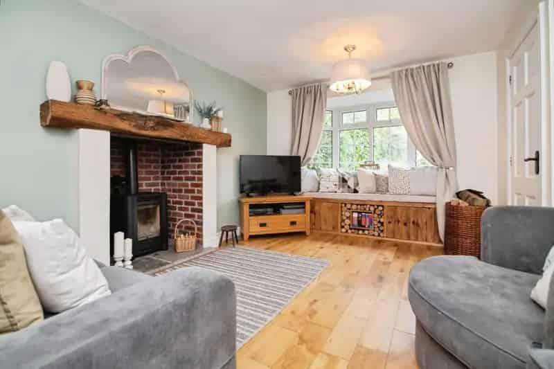 3 Bedroom Detached House For Sale Near Schools and Amenities
