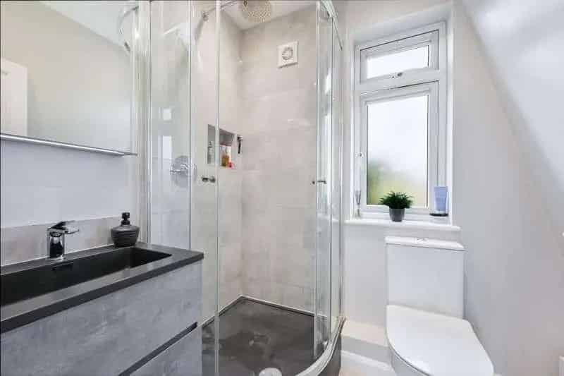 5 Bed House for Sale Worcester Park - Family Home