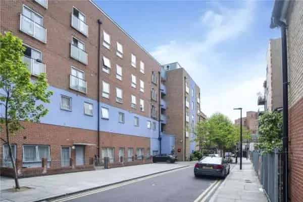 2-Bed Flat Near Royal London Hospital Seeking 3-Bed with Garden