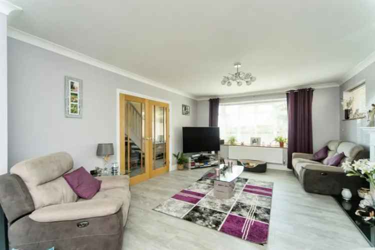 Five Bedroom Detached Chalet Bungalow with 28ft Lounge
