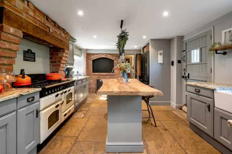 Stunning Grade II Listed 4-Bedroom Home Church Warsop