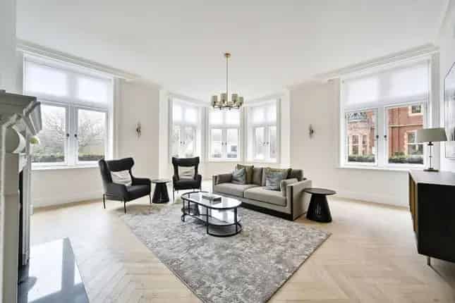 2 Bedroom Flat for Sale Kensington Road London W8
