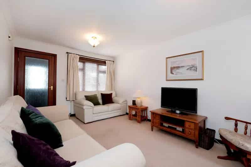 3 Bedroom Semi-Detached House in Cove