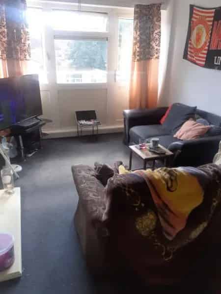 1 Bed Flat Walsall West Midlands King Size Bedroom Fitted Kitchen