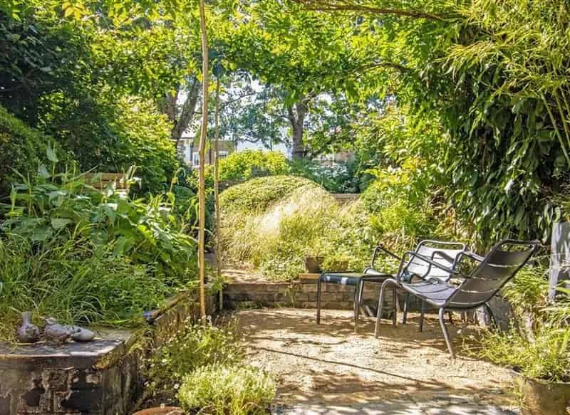 Two Double Bedroom Victorian Conversion Flat with Private Garden Near Nine Elms