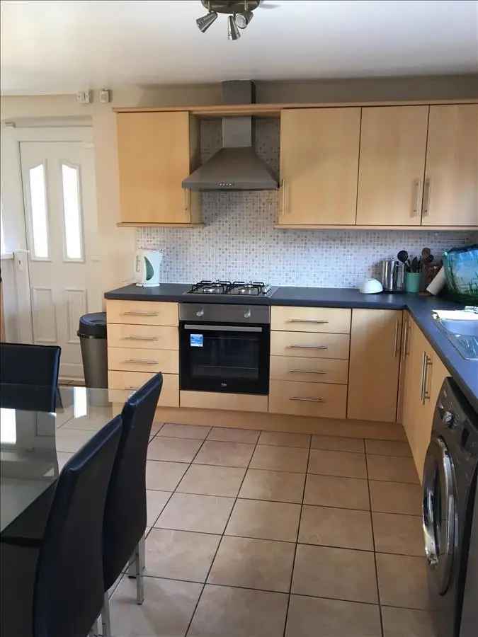 4 bedroom terraced house to rent