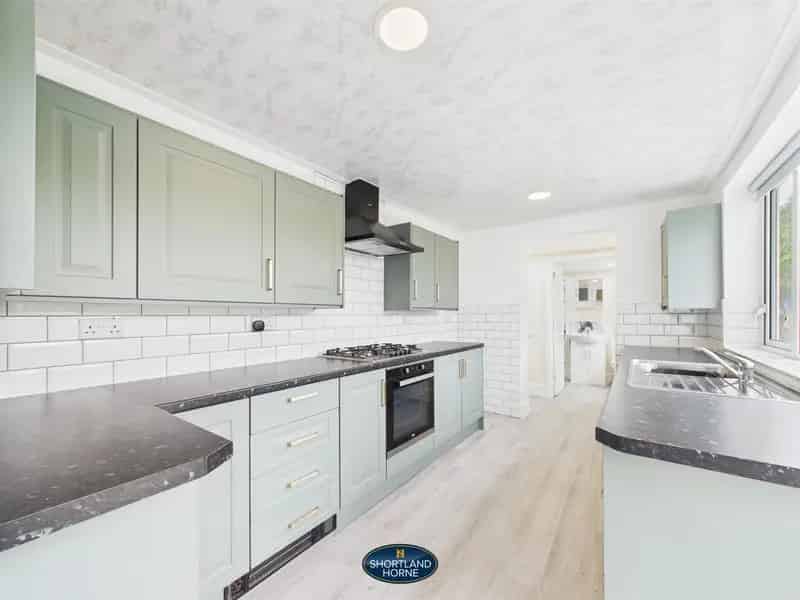 3 Bedroom Semi-Detached House to Rent