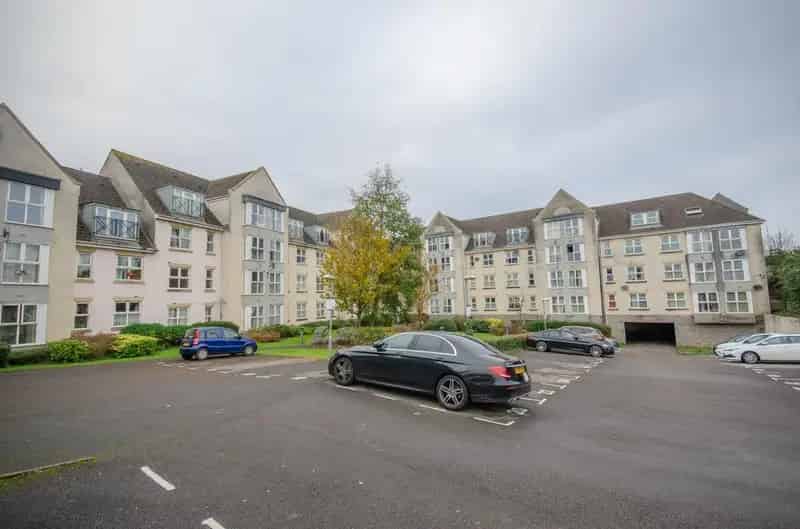 2 Bedroom Flat for Sale Easton Great Location Parking Chain Free