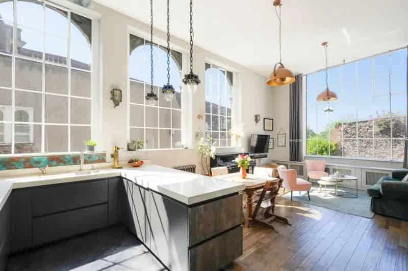 2 Bedroom Flat for Sale in Clifton Grade II Listed Building