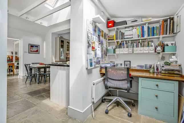Semi Detached House for Sale in Putney SW15