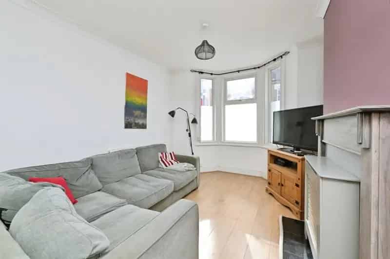 3 Bedroom Victorian Terrace House Near Abington Park