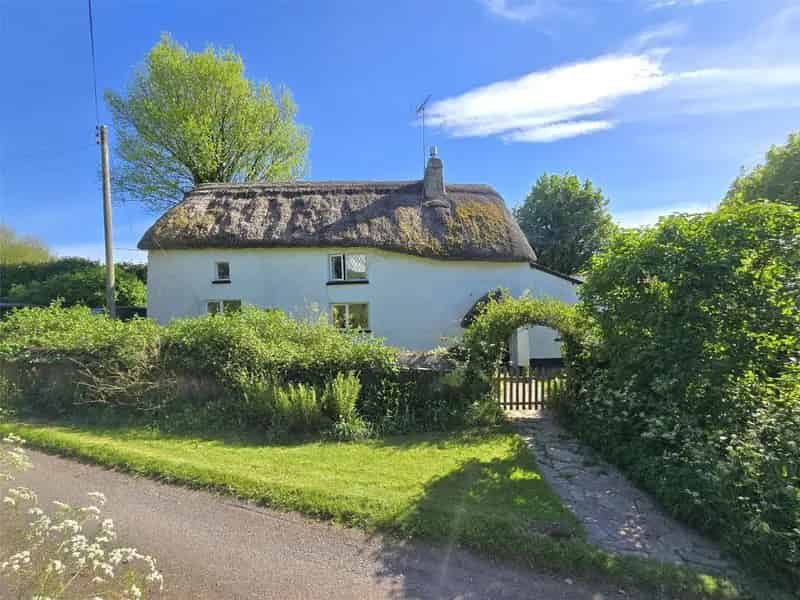 3 Bedroom Detached Cottage Sampford Courtenay 1 Acre Gardens Stables