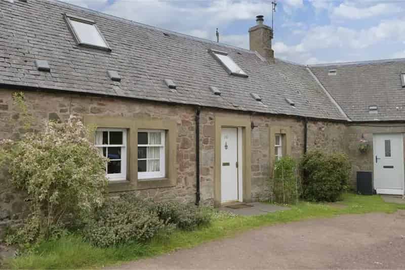 2 Bed Cottage near Dunbar Peaceful Rural Living