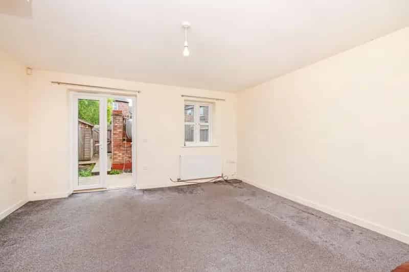 3 Bedroom House For Sale Near Train Station