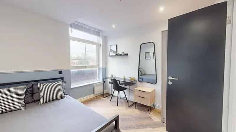 6 Bedroom Flat to Rent