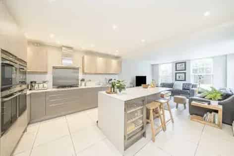 4 rooms house of 210 m² in London