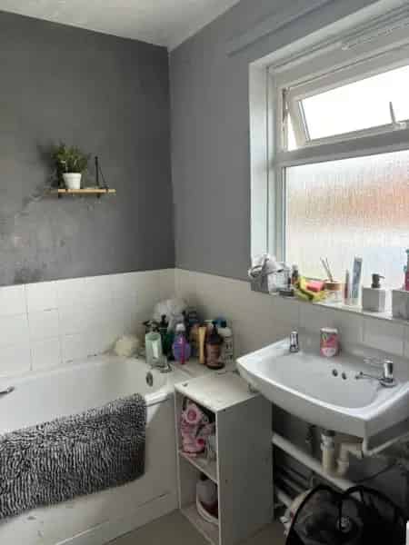 2 Bed 1st Floor Flat 2 Sheds Communal Garden Urgent Move