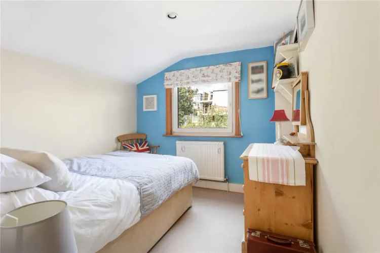 4 Bedroom House Southfields Family Home Near Sheringdale Primary School