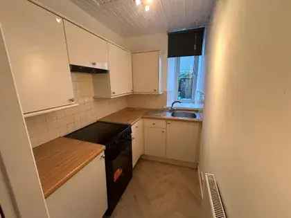 1 Room 62m² Flat in Aberdeen - Double Bedroom & Shower Room
