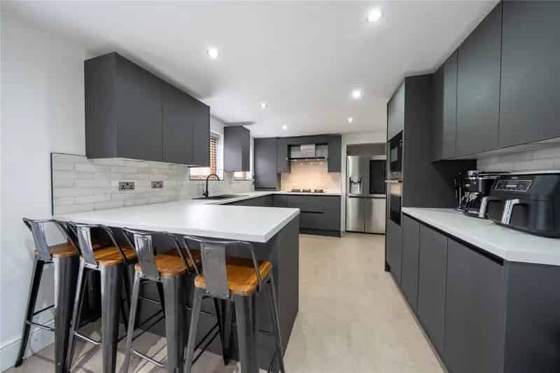 Four Double Bedroom Semi-Detached House Extended Family Home
