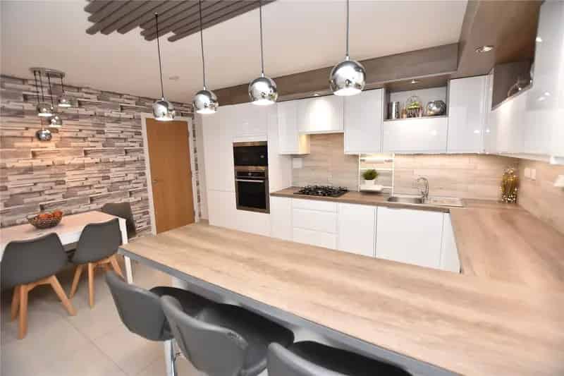 Spacious Detached Family Home in Leeds LS15