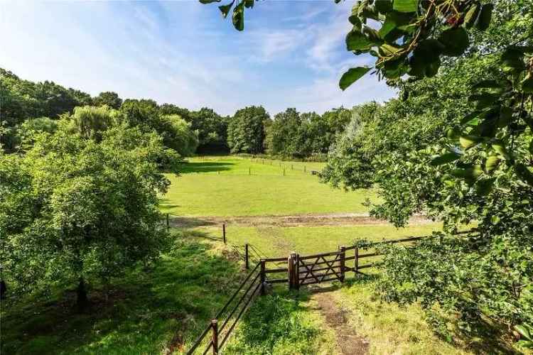 4 Bed House for Sale with 2.5 Acres of Land and Equestrian Facilities