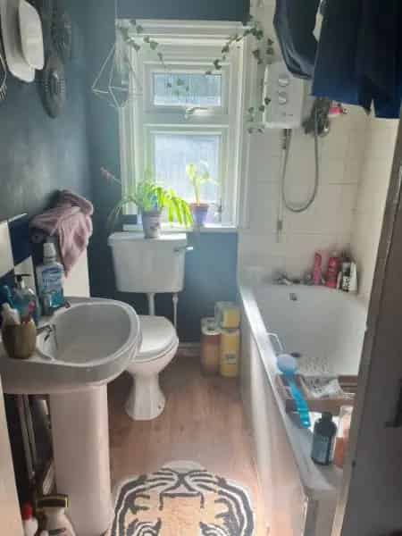 Semi Detached House Two Double Bedrooms Near Amenities Pets Allowed