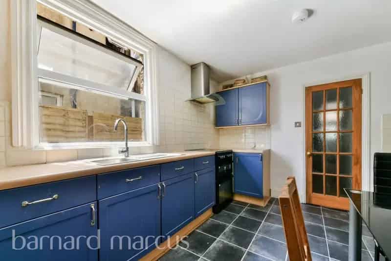 5 Bedroom Freehold House Near Thornton Heath Station