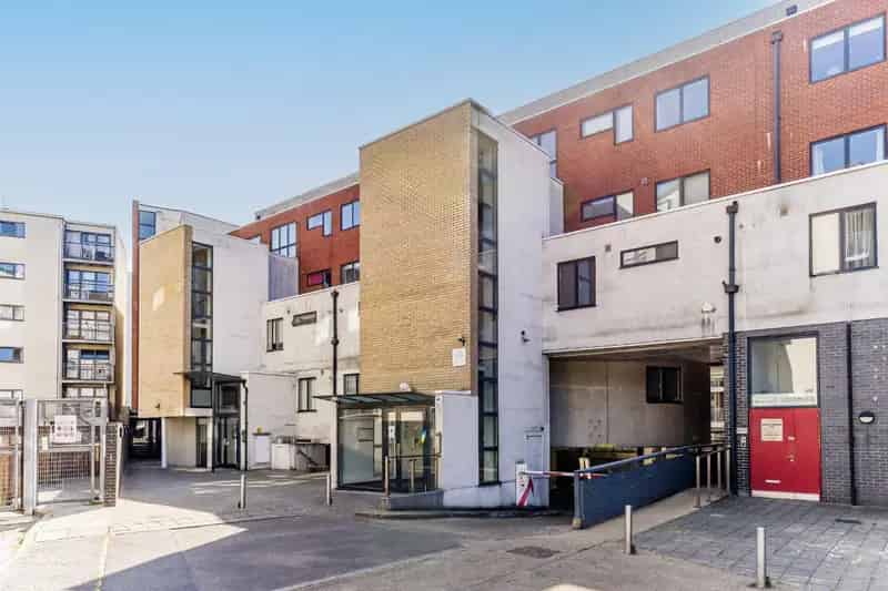 2 Bedroom House to Rent in Copenhagen Place London