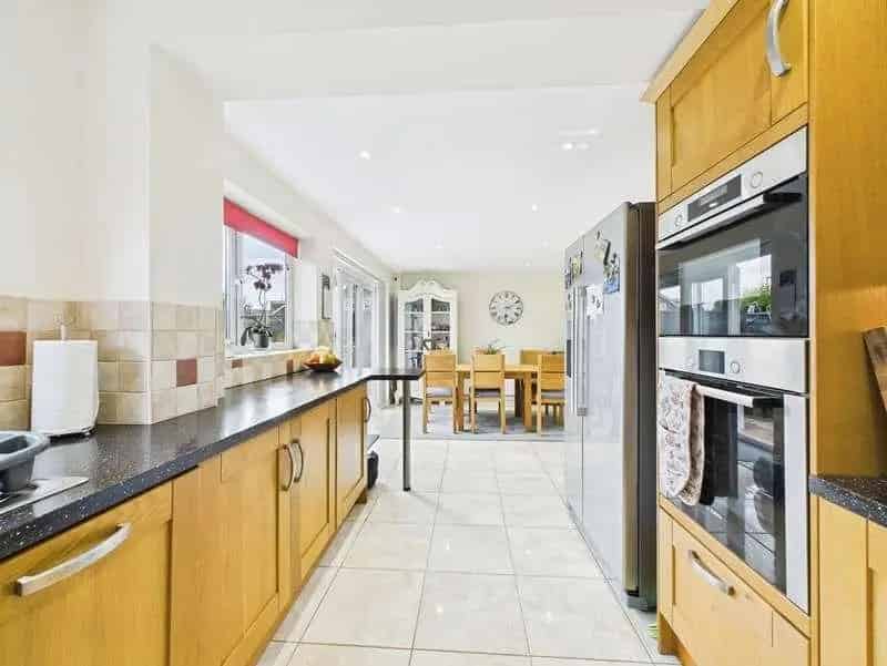 4 bed house for sale