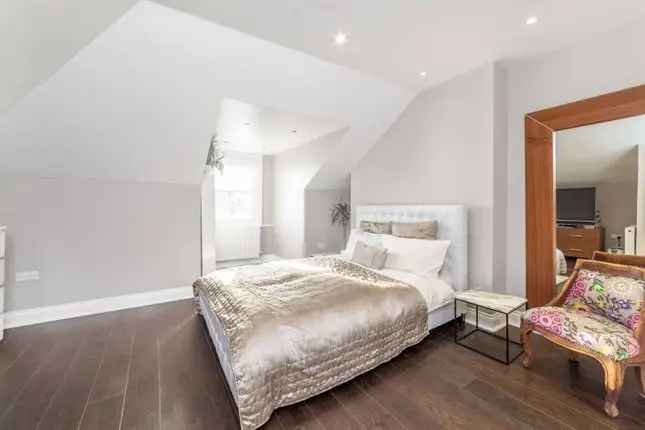 Flat to rent in Fellows Road, Swiss Cottage, London NW3