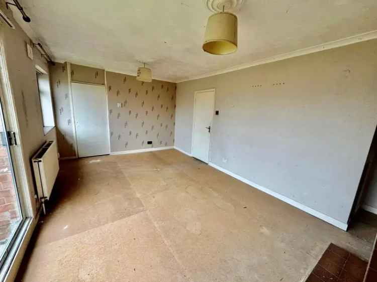 2 Bed Maisonette with 3 Garages Near Schools and Motorways