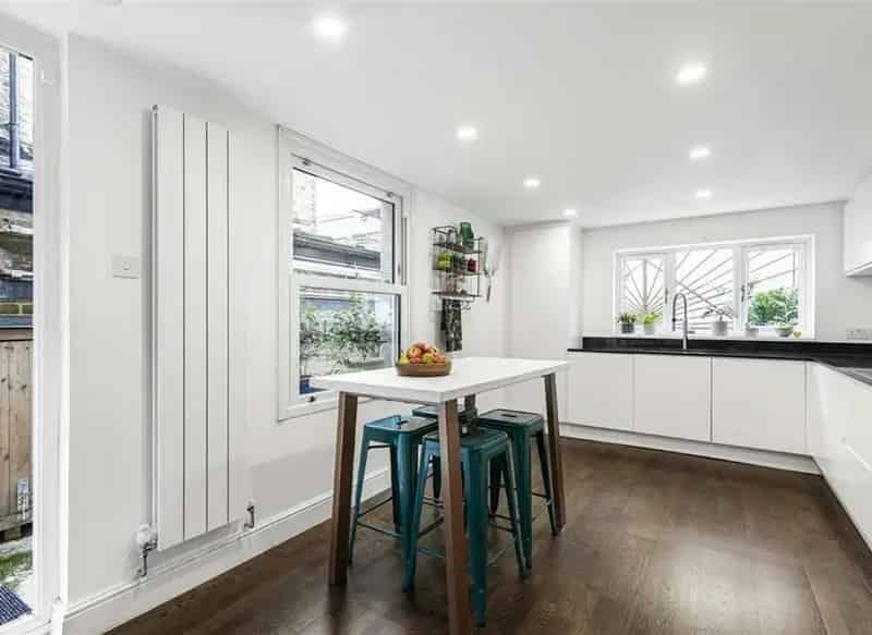 Five Bedroom Freehold Home 1800 Sq Ft Landscaped Garden
