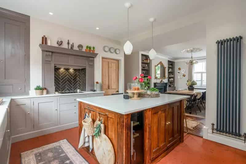 5 Bedroom Detached House Charlton Recently Refurbished