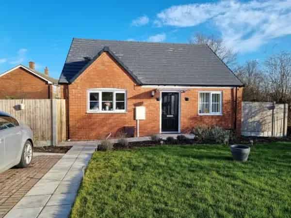 2 Bed Bungalow Double Driveway Mansfield Nottingham