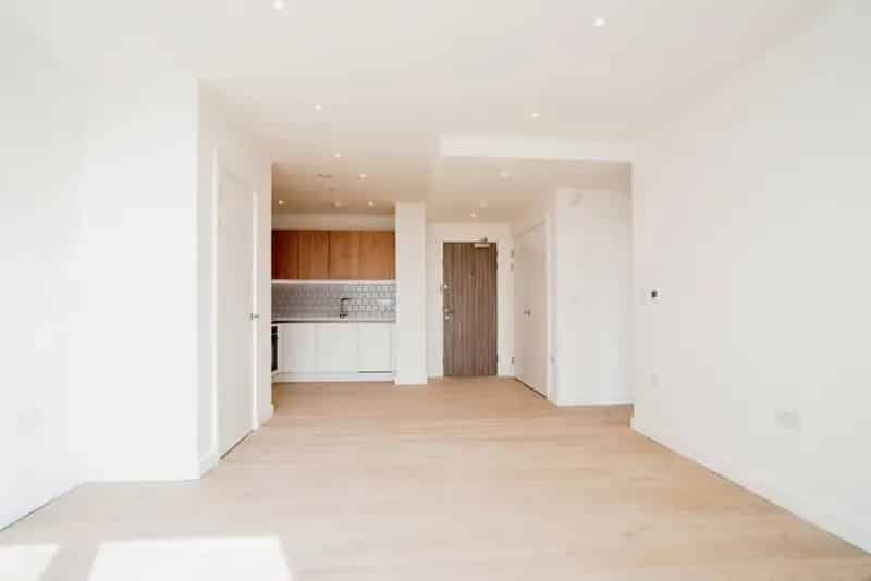 Watford 1-Bedroom Apartment Near Station Gym Cinema Rooftop Gardens
