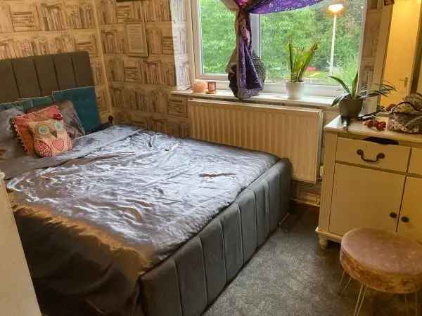 Flat For Rent in Trafford, England