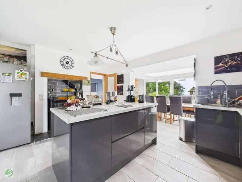 5 Bed Detached House with Sea Views