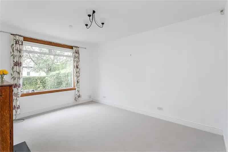 2 Bed Semi-Detached Bungalow with Garden and Driveway in Gilmerton